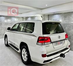 تۆیۆتا لاند کروزەر